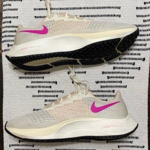 Air Zoom Pegasus 37 Running Shoe.
Used few 2-3 times like new